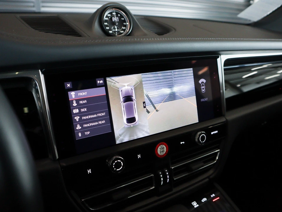 2026 Porsche Macan - Image 17 of 30