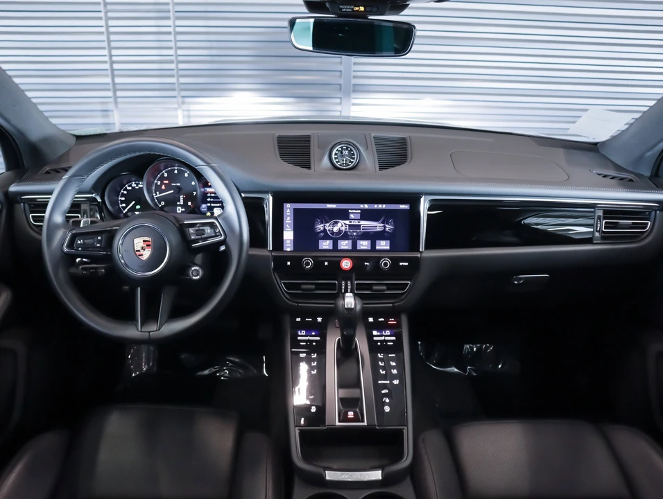 2026 Porsche Macan - Image 12 of 30