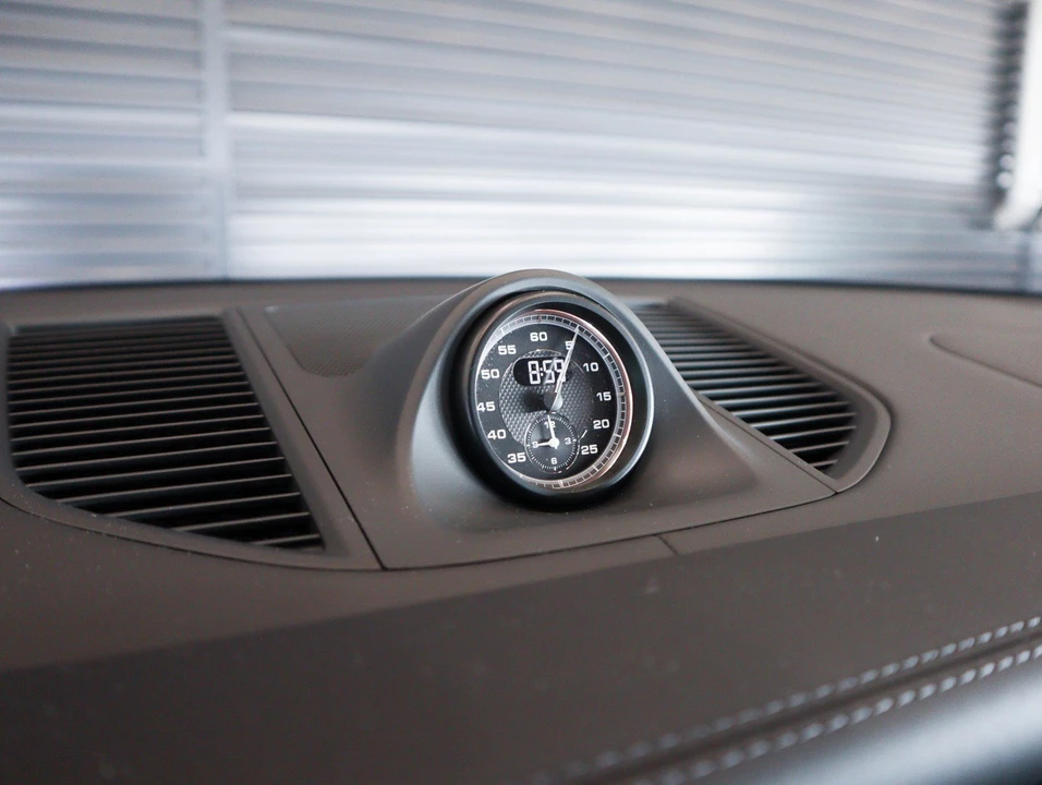 2026 Porsche Macan - Image 21 of 30