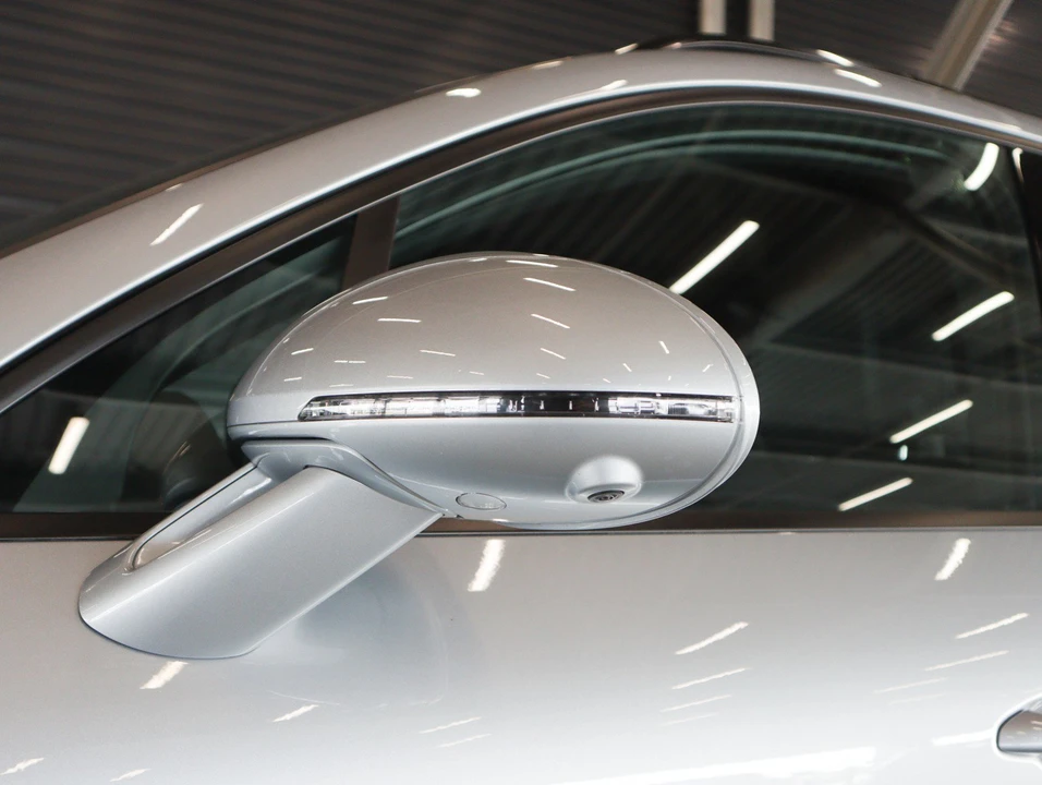2026 Porsche Macan - Image 27 of 30