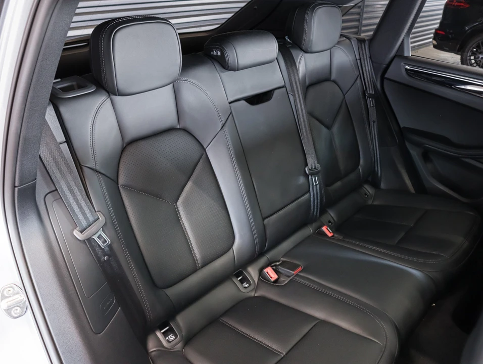 2026 Porsche Macan - Image 6 of 30