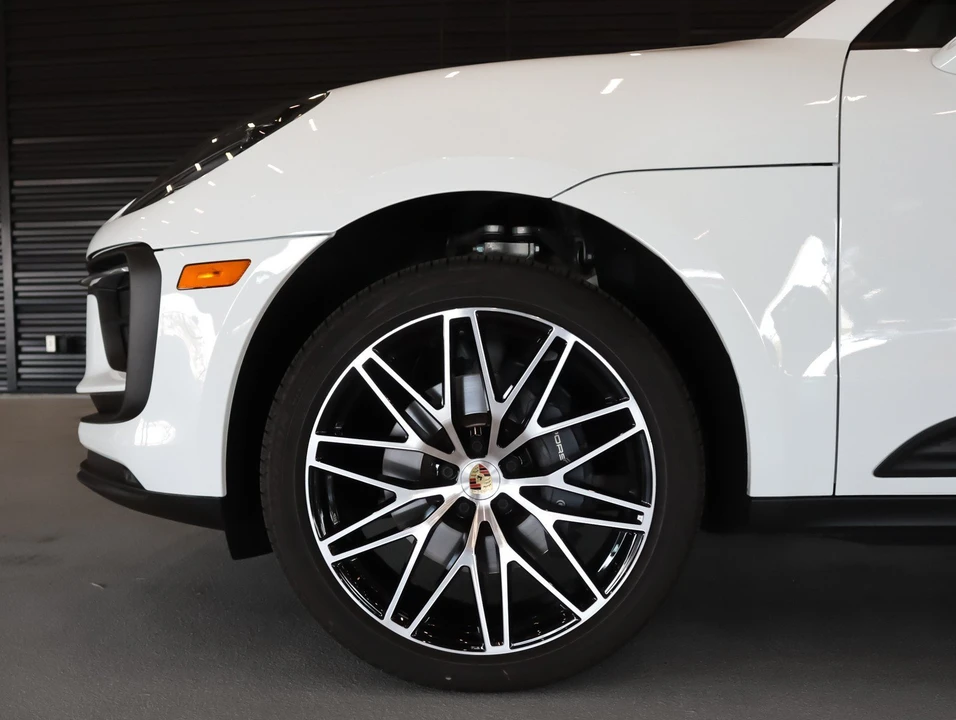2026 Porsche Macan Electric - Image 12 of 31
