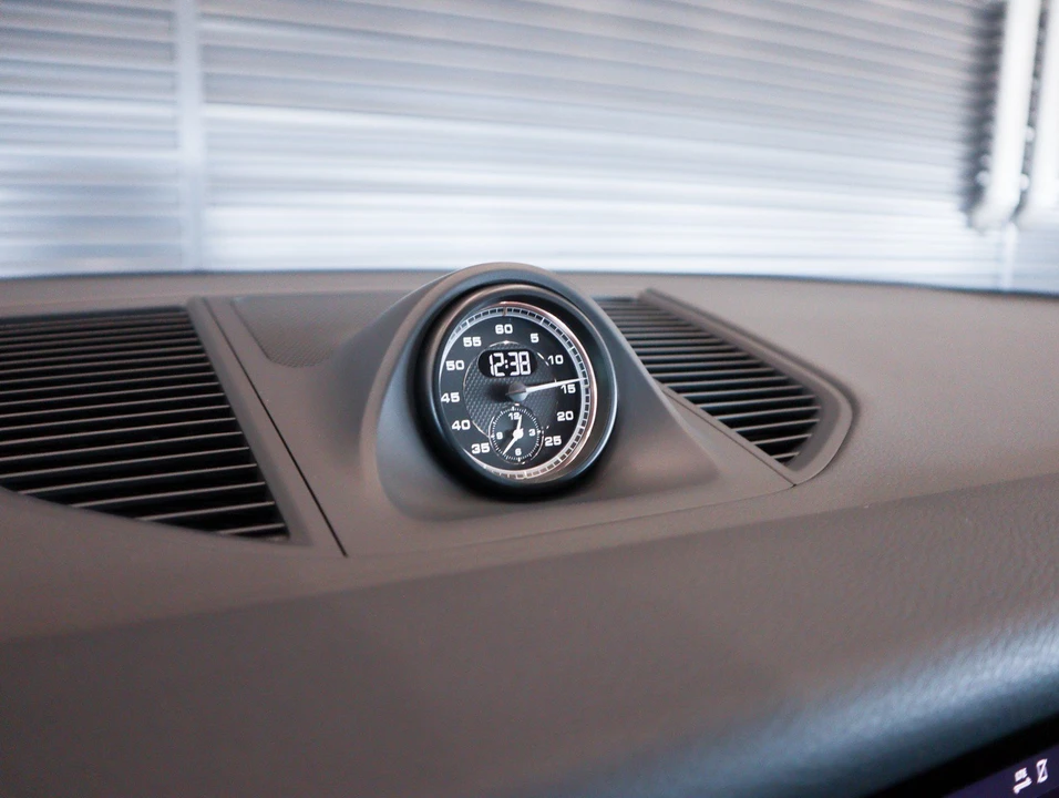 2026 Porsche Macan Electric - Image 24 of 31