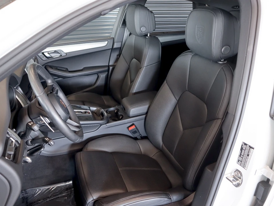 2026 Porsche Macan Electric - Image 5 of 31