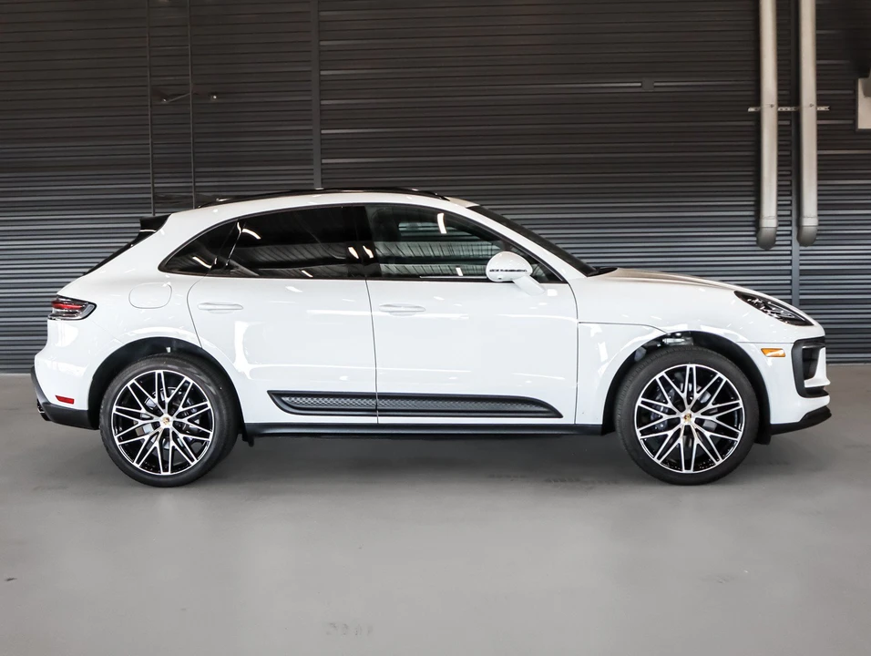 2026 Porsche Macan Electric - Image 11 of 31