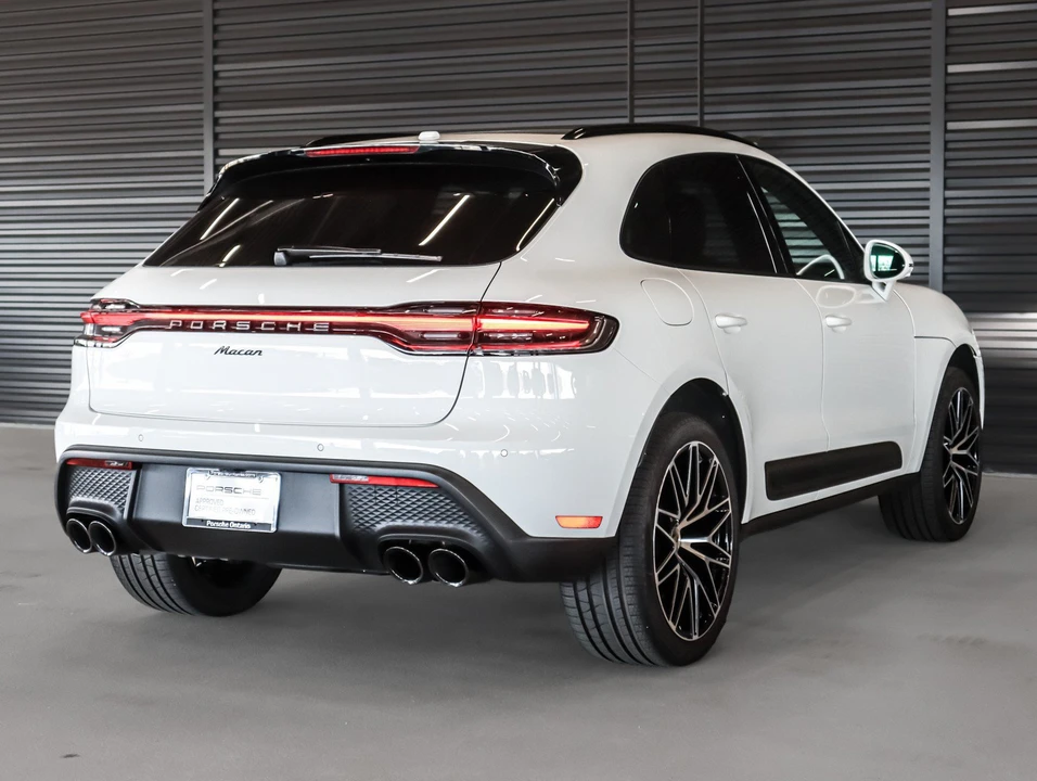 2026 Porsche Macan Electric - Image 10 of 31