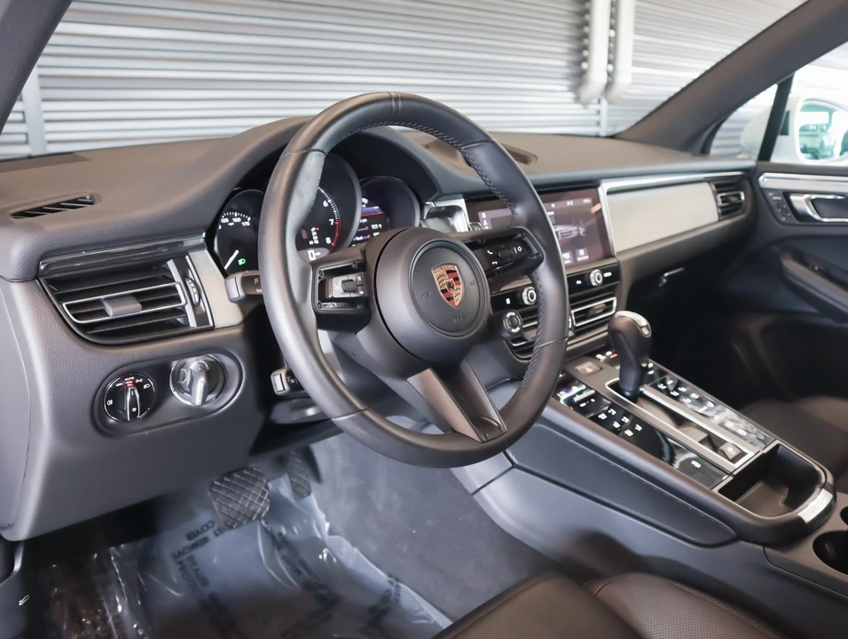 2026 Porsche Macan Electric - Image 4 of 31
