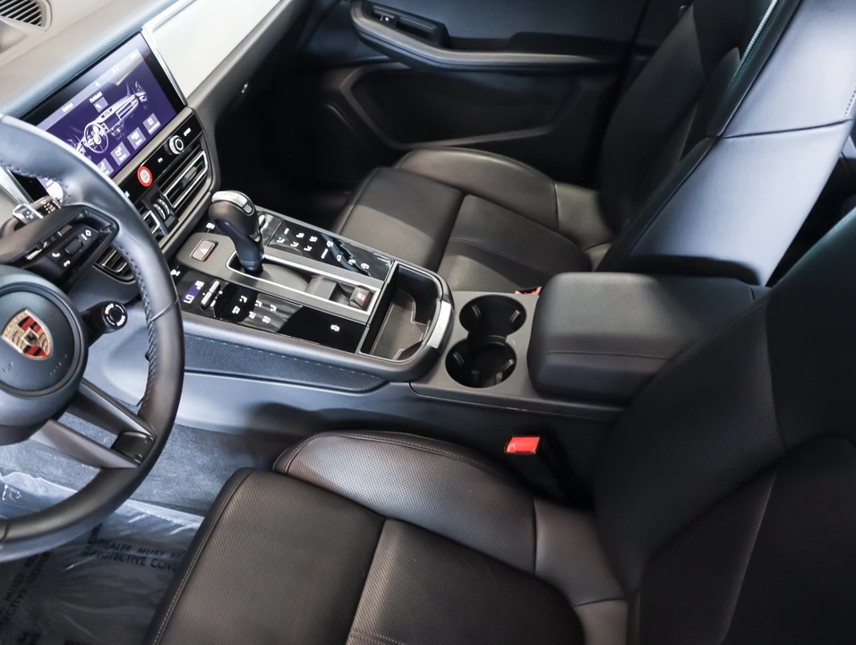2026 Porsche Macan Electric - Image 20 of 31