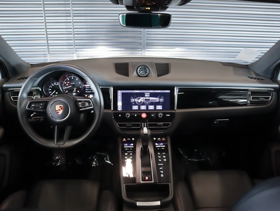2026 Porsche Macan - Image 14 of 30