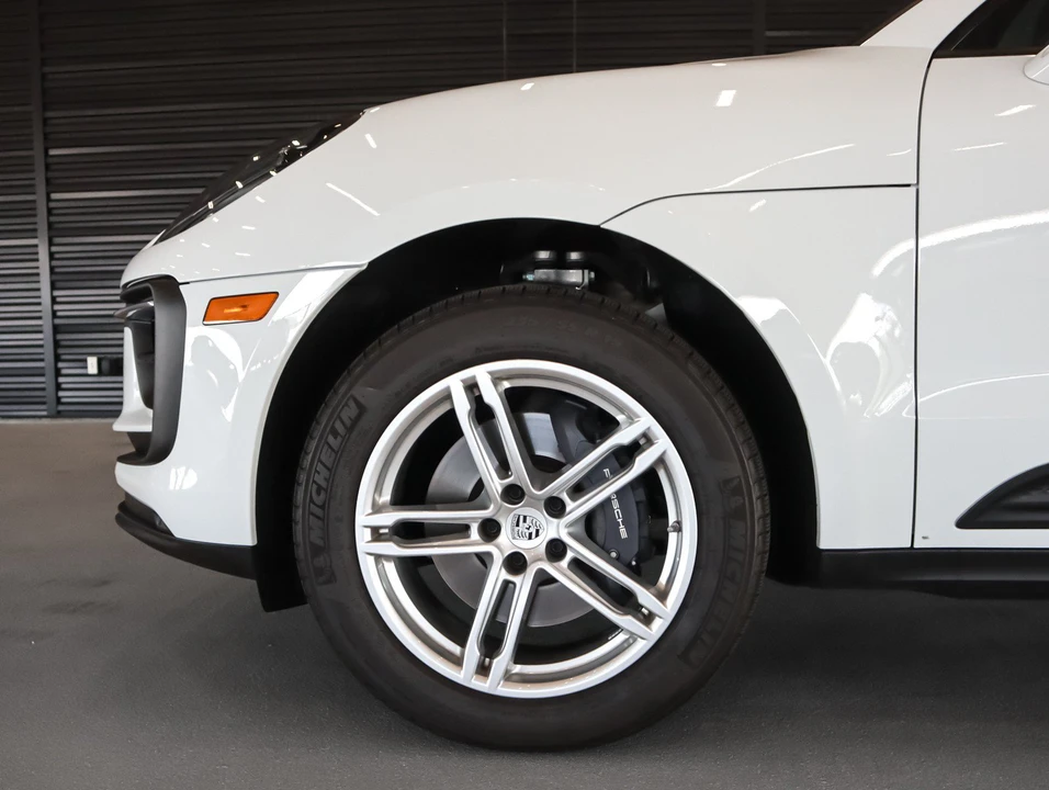 2026 Porsche Macan - Image 12 of 30
