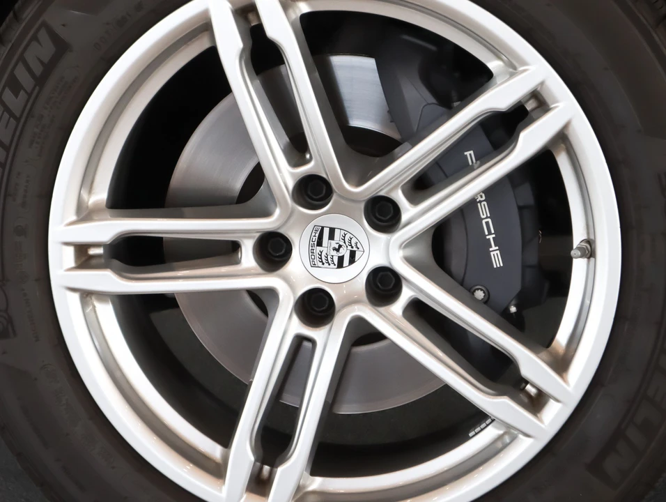 2026 Porsche Macan - Image 13 of 30