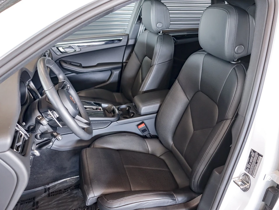2026 Porsche Macan - Image 5 of 30