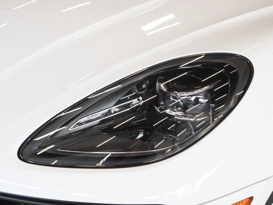 2026 Porsche Macan - Image 28 of 30