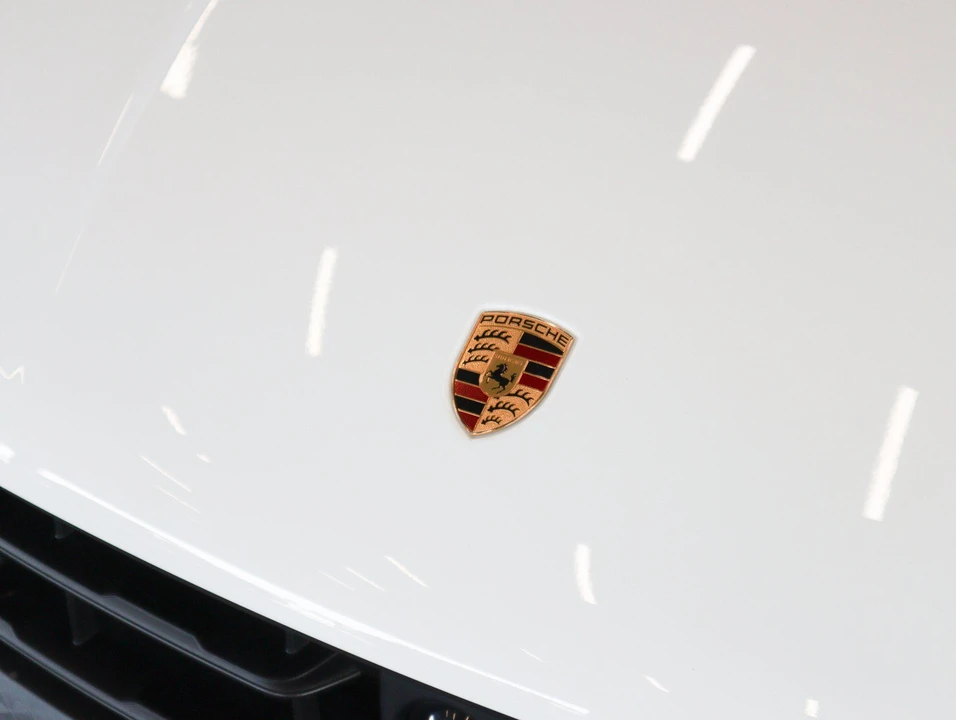 2026 Porsche Macan - Image 27 of 30