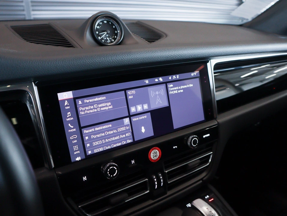 2026 Porsche Macan - Image 21 of 30