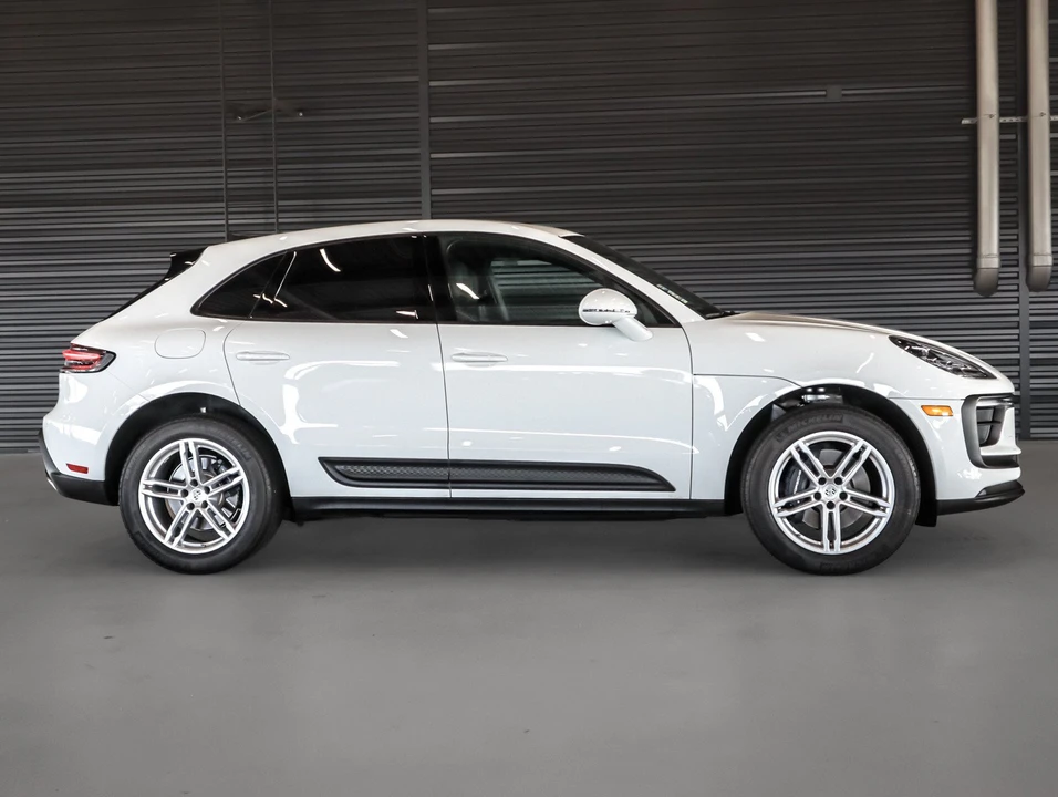 2026 Porsche Macan - Image 11 of 30