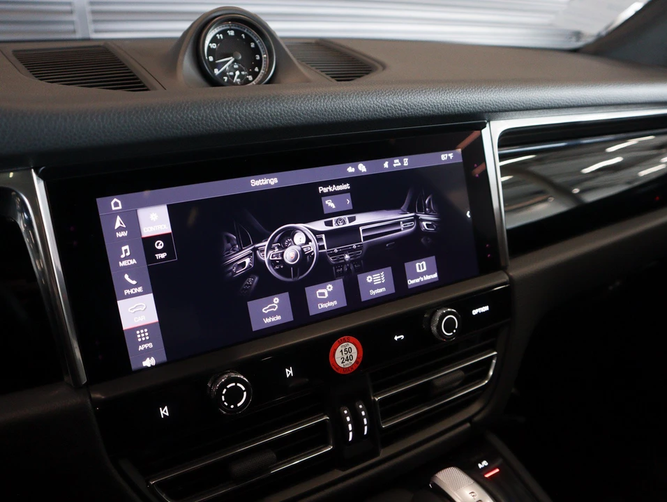2026 Porsche Macan - Image 20 of 30