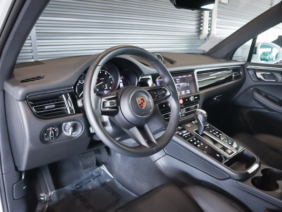 2026 Porsche Macan - Image 4 of 30