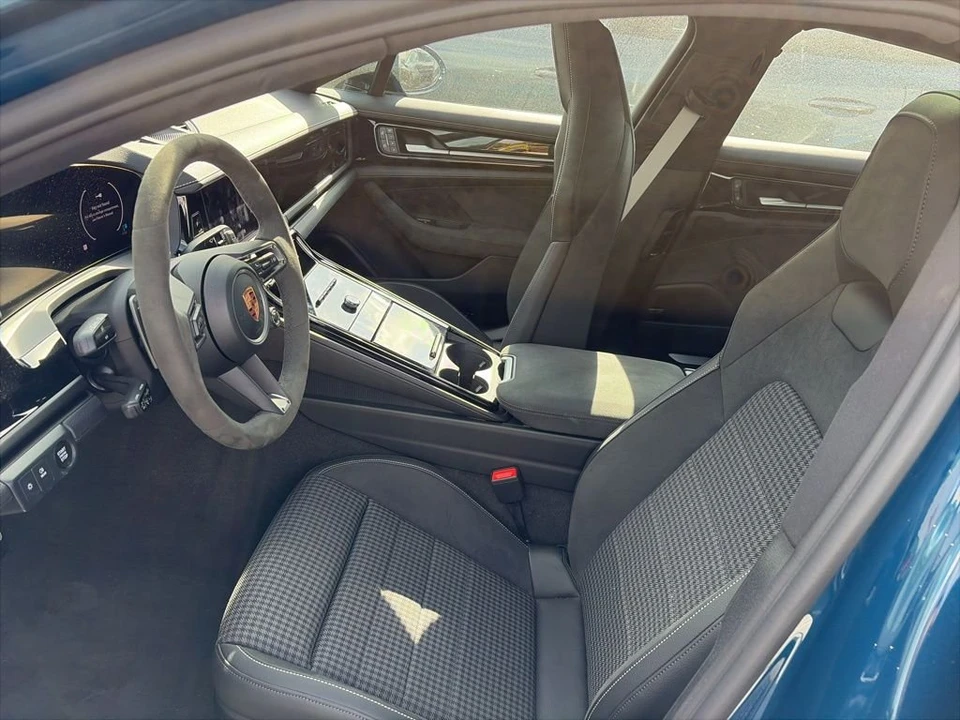 2026 Porsche 976 Panamera - Image 2 of 14