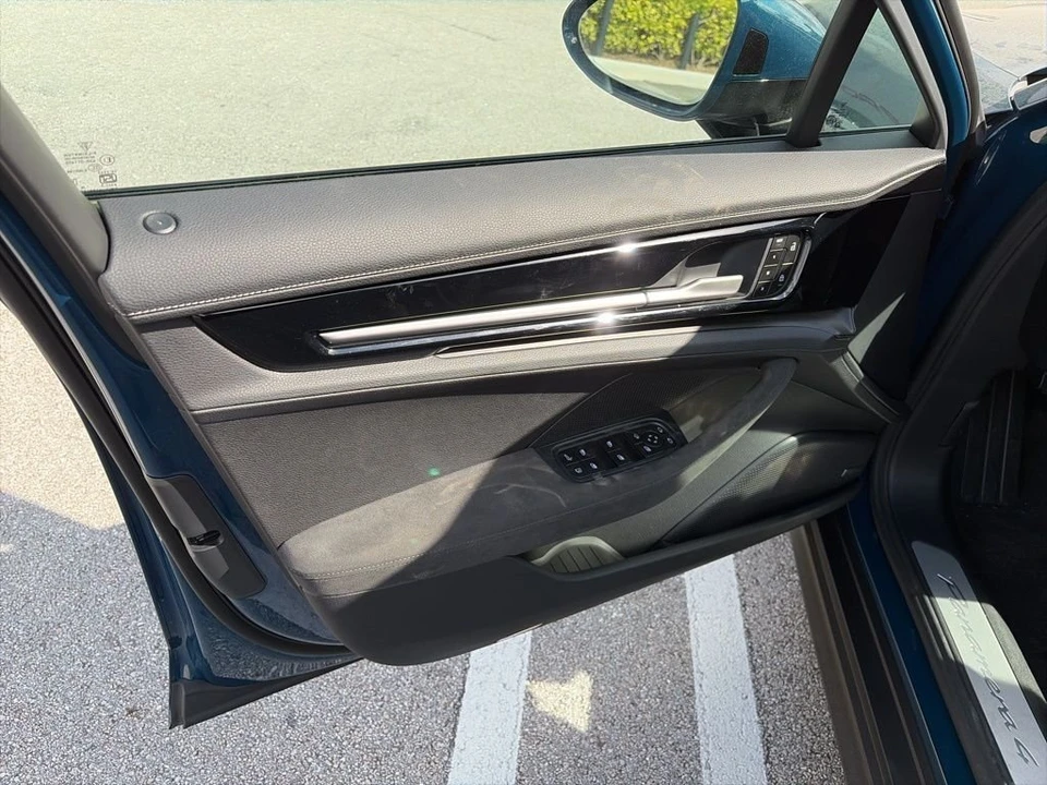 2026 Porsche 976 Panamera - Image 4 of 14