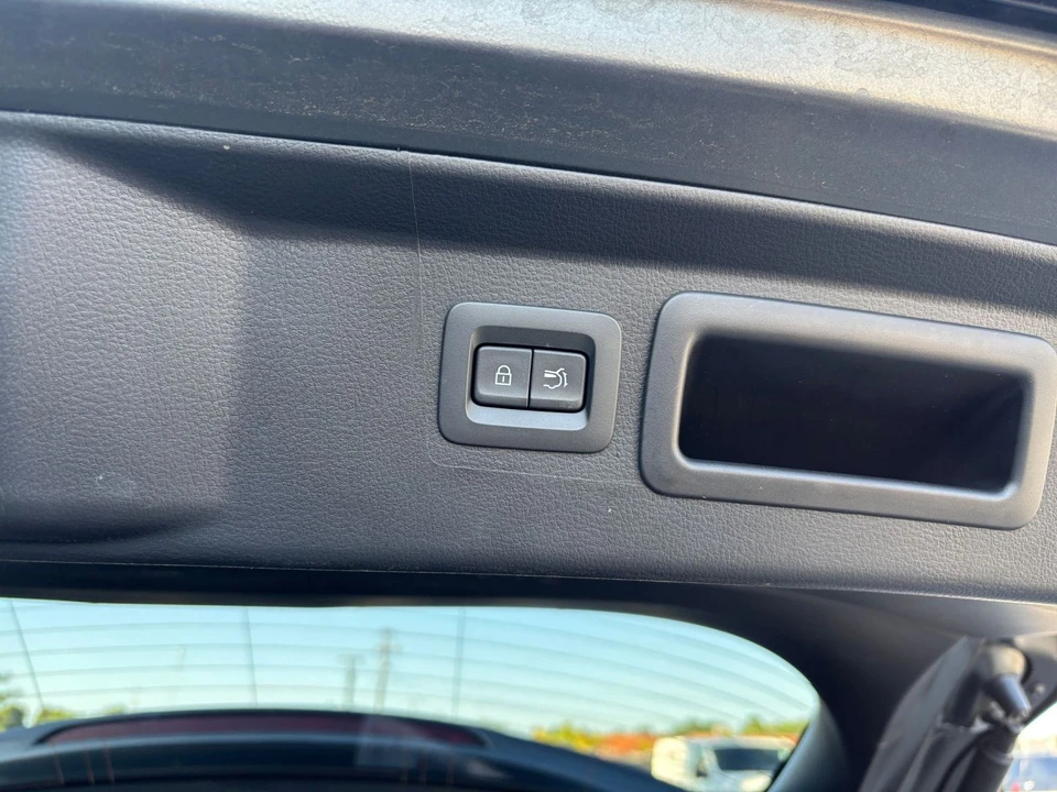 2025 Mazda CX-50 - Image 24 of 31