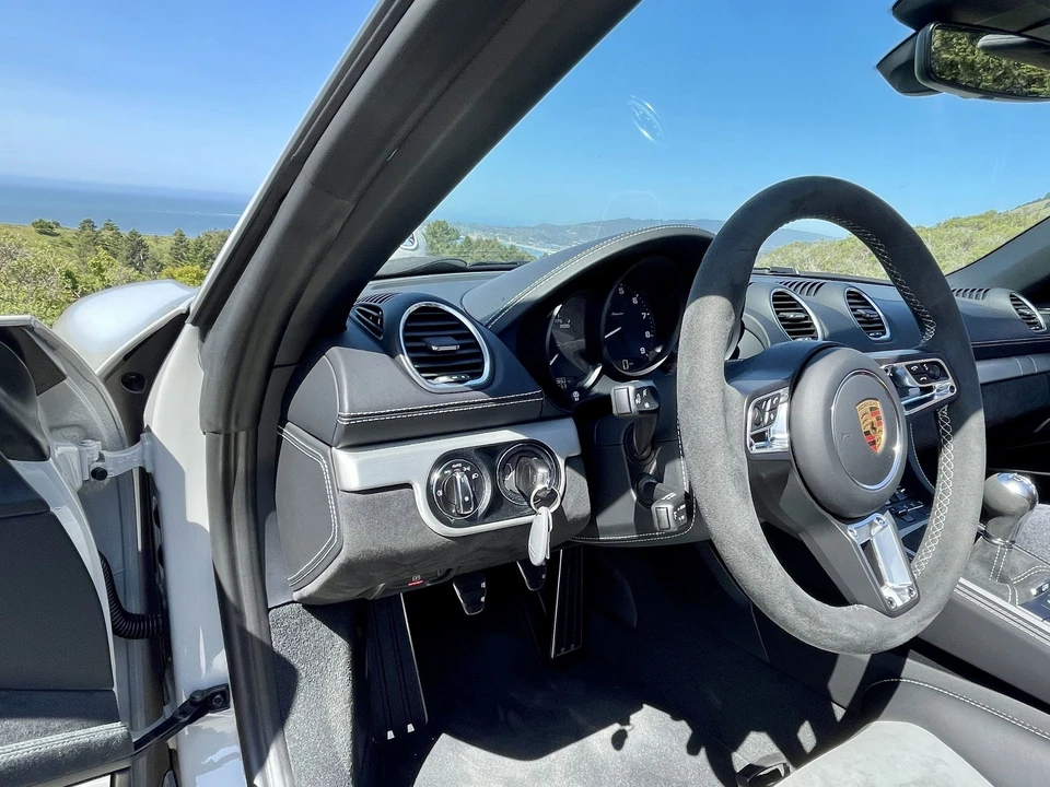 2021 Porsche 718 Boxster Spyder - Image 5 of 31
