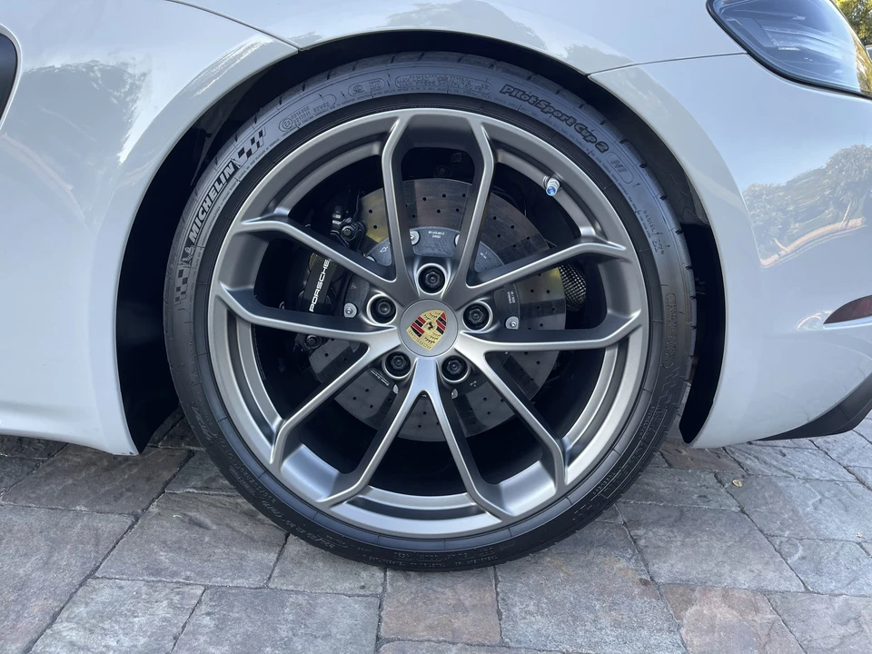 2021 Porsche 718 Boxster Spyder - Image 11 of 31