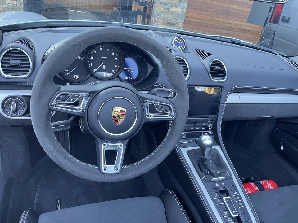 2021 Porsche 718 Boxster Spyder - Image 22 of 31
