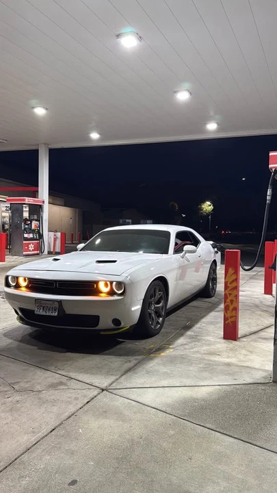 2015 Dodge Challenger 3rd Gen - Image 8 of 9