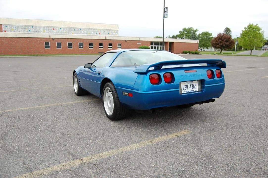 1991 Chevrolet Corvette C4 - Image 8 of 24