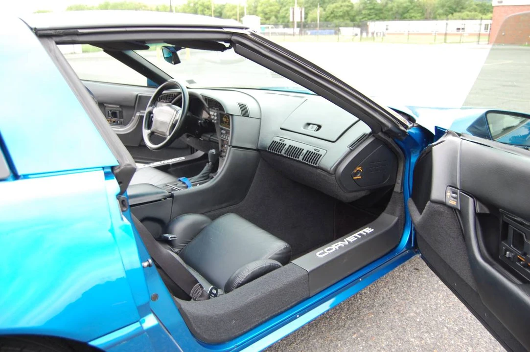 1991 Chevrolet Corvette C4 - Image 13 of 24