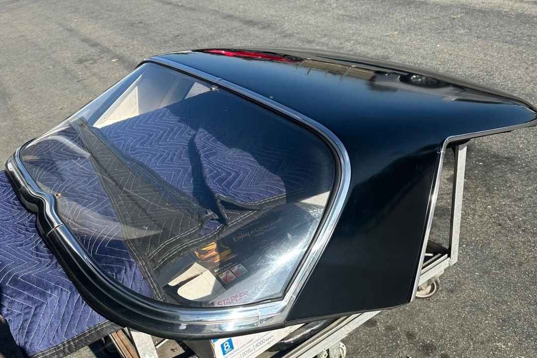 Parts & Memorabilia Bodywork - Image 2 of 3