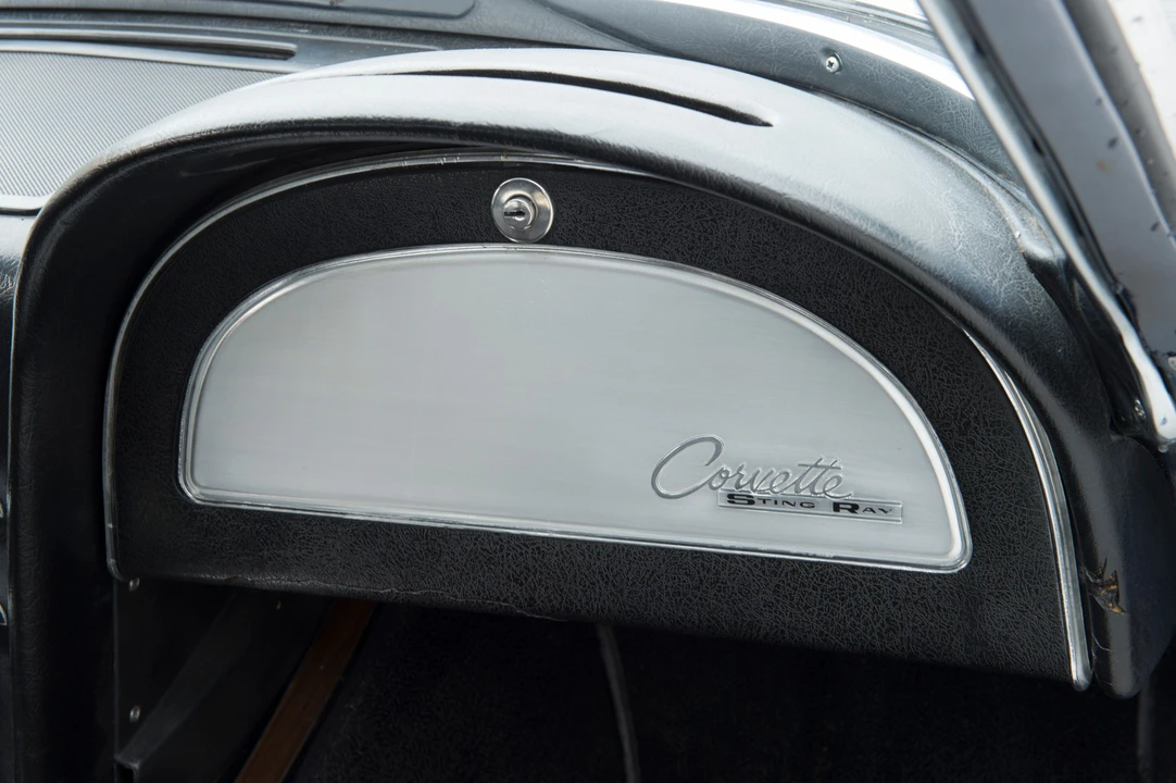 Chevrolet Corvette C2 - Image 9 of 18