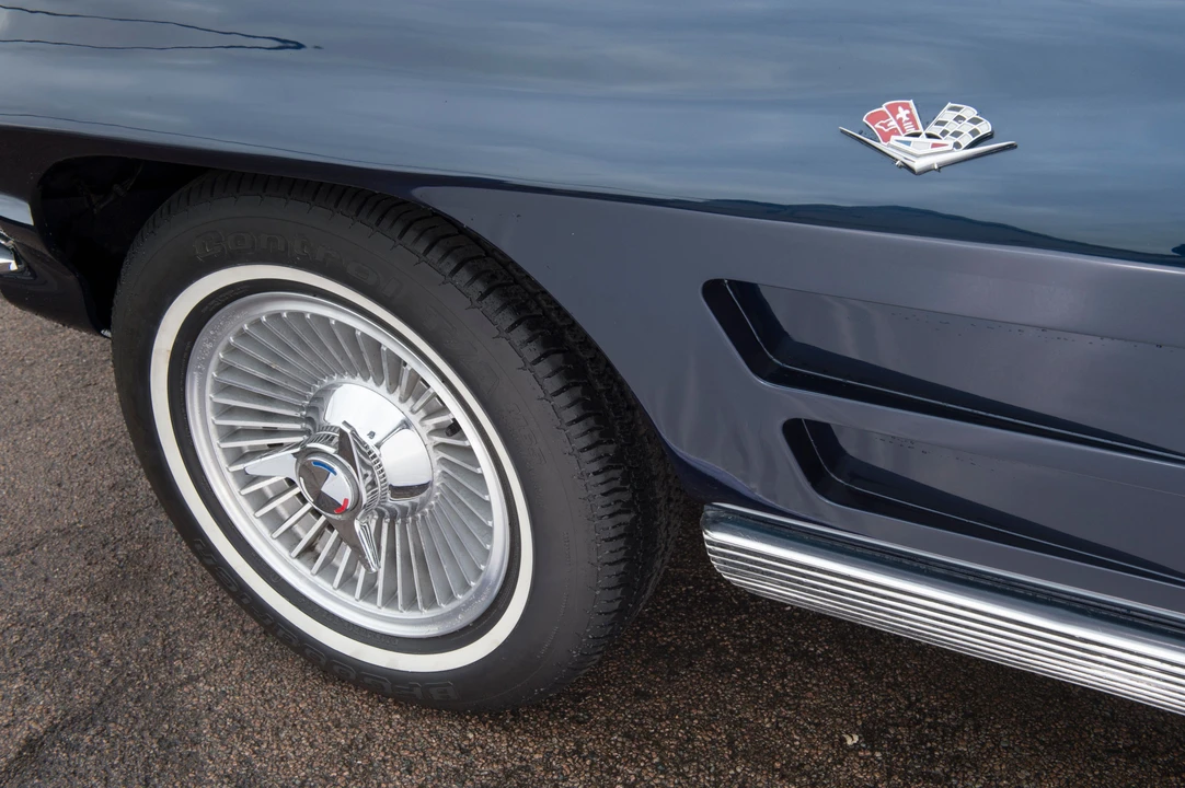 Chevrolet Corvette C2 - Image 16 of 18