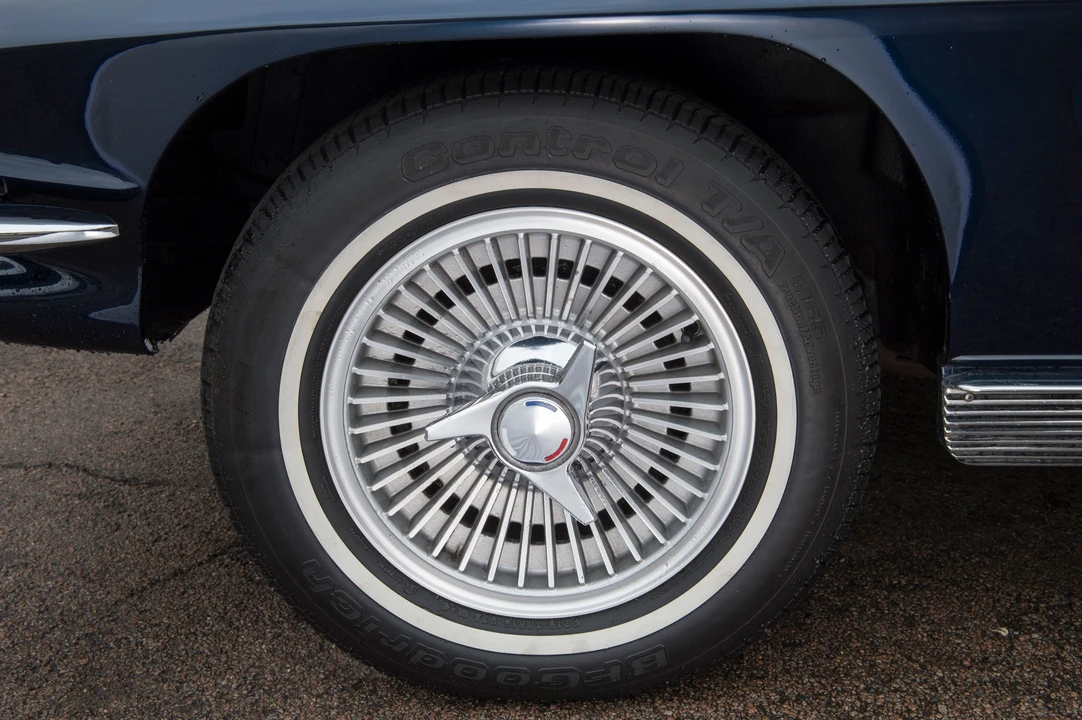 Chevrolet Corvette C2 - Image 17 of 18