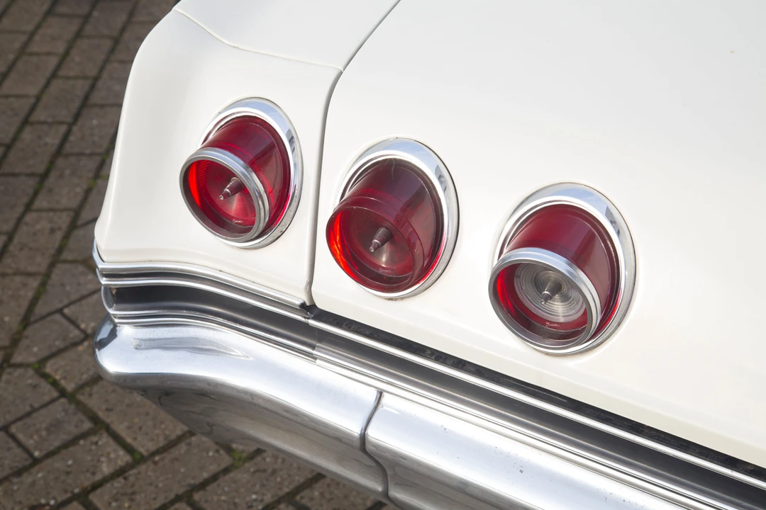 Chevrolet Impala 4th Gen - Image 14 of 17