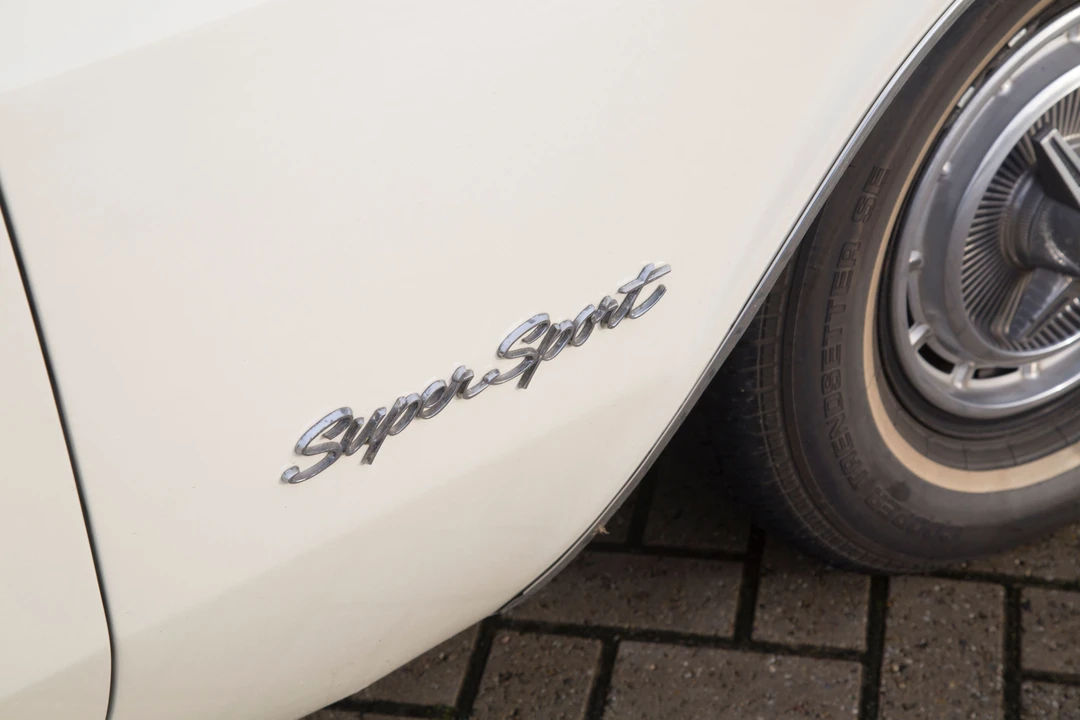 Chevrolet Impala 4th Gen - Image 15 of 17