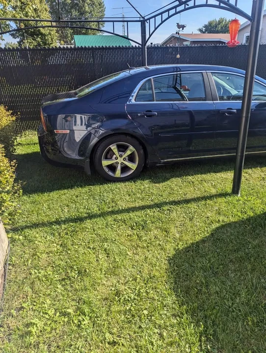 2009 Chevrolet Malibu - Image 2 of 6