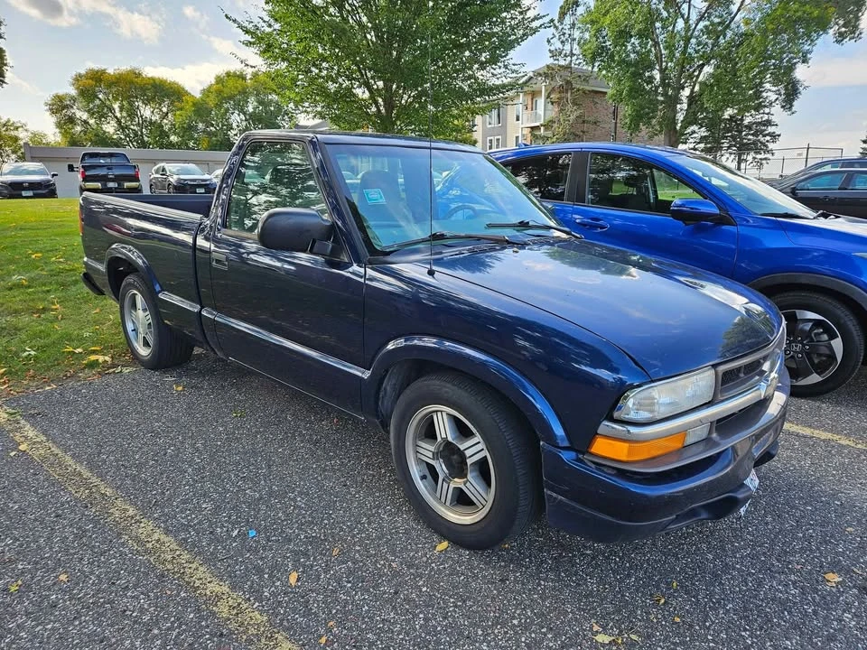 1998 Chevrolet S-10 Blazer 2nd Gen - Image 2 of 9