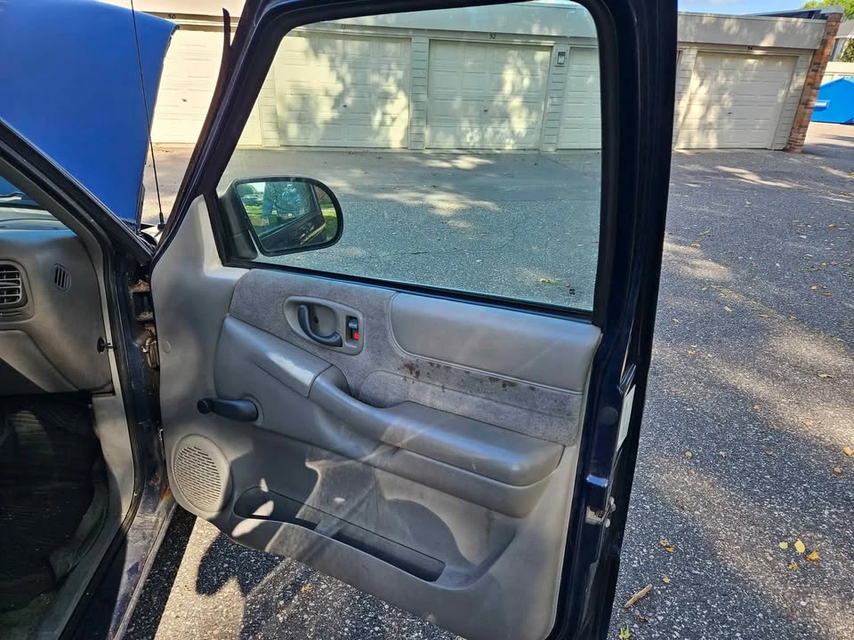 1998 Chevrolet S-10 Blazer 2nd Gen - Image 8 of 9