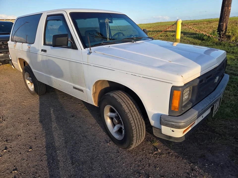 Chevrolet S-10 Blazer - Image 2 of 6