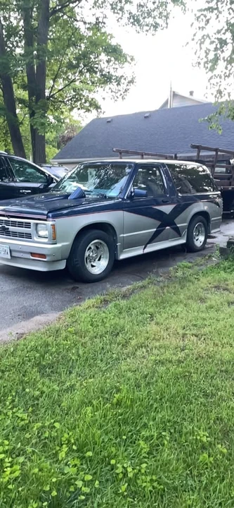 Chevrolet S-10 Blazer - Image 2 of 4