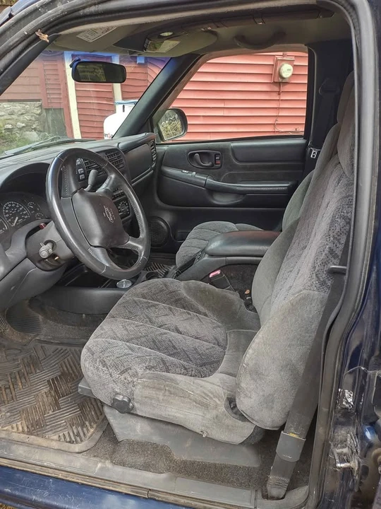 2003 Chevrolet S-10 - Image 2 of 4