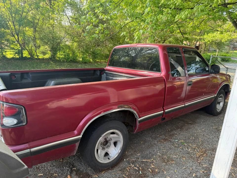 1996 Chevrolet S-10 - Image 2 of 5