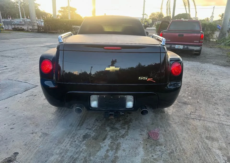 2004 Chevrolet SSR - Image 3 of 10