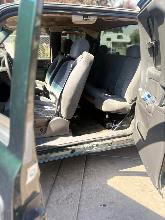 Chevrolet Silverado - Image 6 of 9