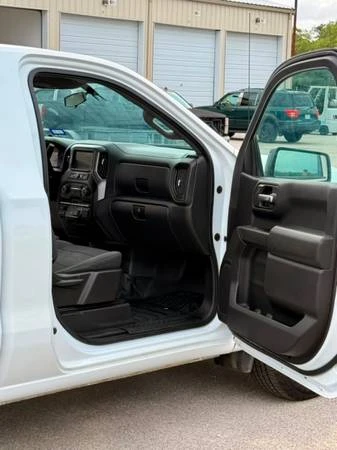 2019 Chevrolet Silverado - Image 10 of 31