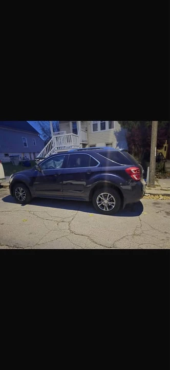 2017 Chevrolet Equinox - Image 2 of 3