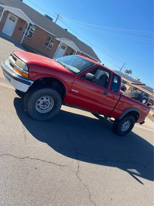 1999 Chevrolet S-10 - Image 2 of 5