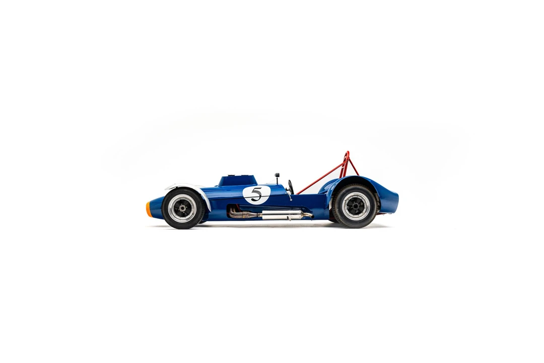 1966 Chevron - Image 14 of 31